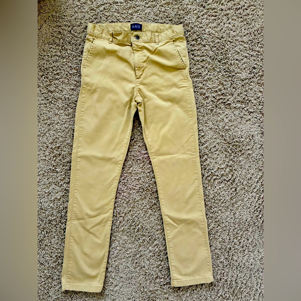 A Children’s Place khaki straight leg pants (Boys 14)